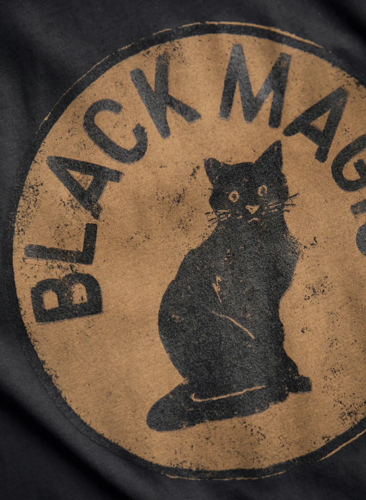 Women Imogene + Willie the "black magic" tee