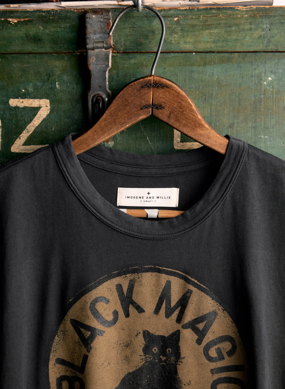 Women Imogene + Willie the "black magic" tee