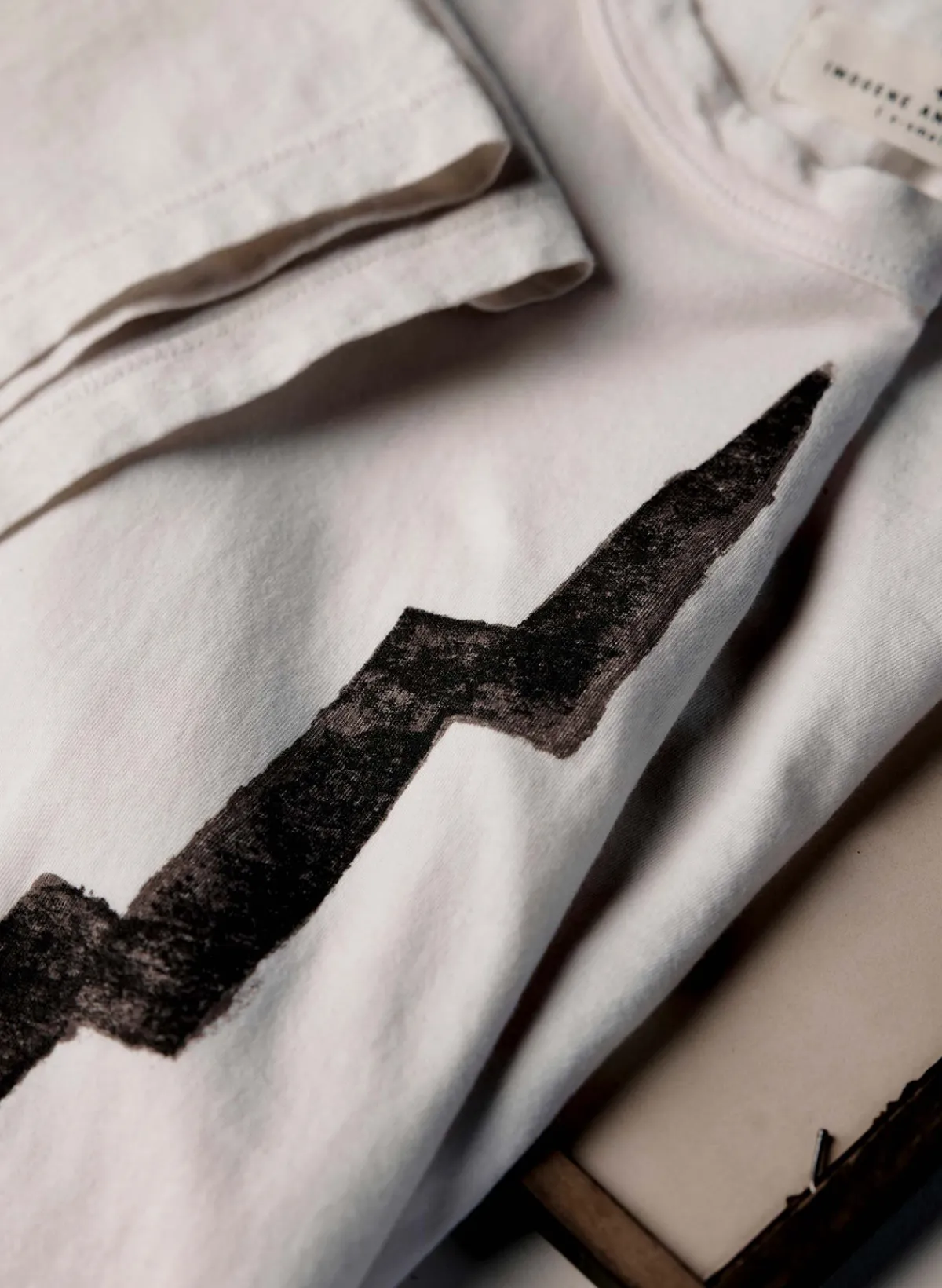 Women Imogene + Willie the "bolt" tee in vintage white