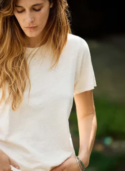 Women Imogene + Willie the cotton hemp tee in vintage white