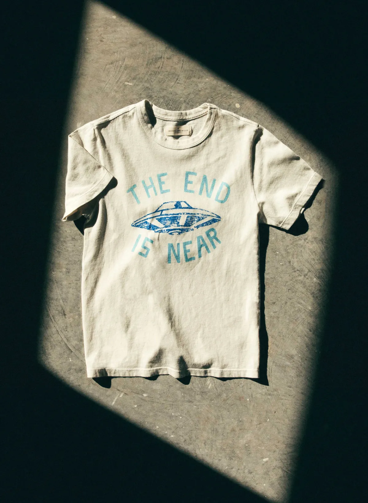 Women Imogene + Willie the "end is near" tee