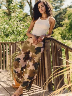Women Imogene + Willie the flight pant in painted camo